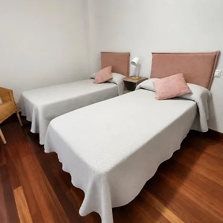 Amplio Familiar Al Lado De Cabarceno Apartment