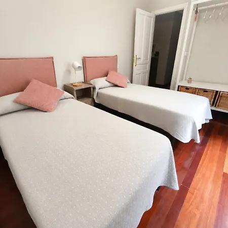 Amplio Familiar Al Lado De Cabarceno Apartment